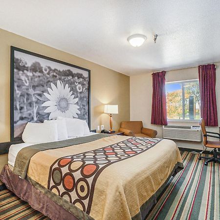 Super 8 By Wyndham Mt. Pleasant Hotell Mount Pleasant Exteriör bild