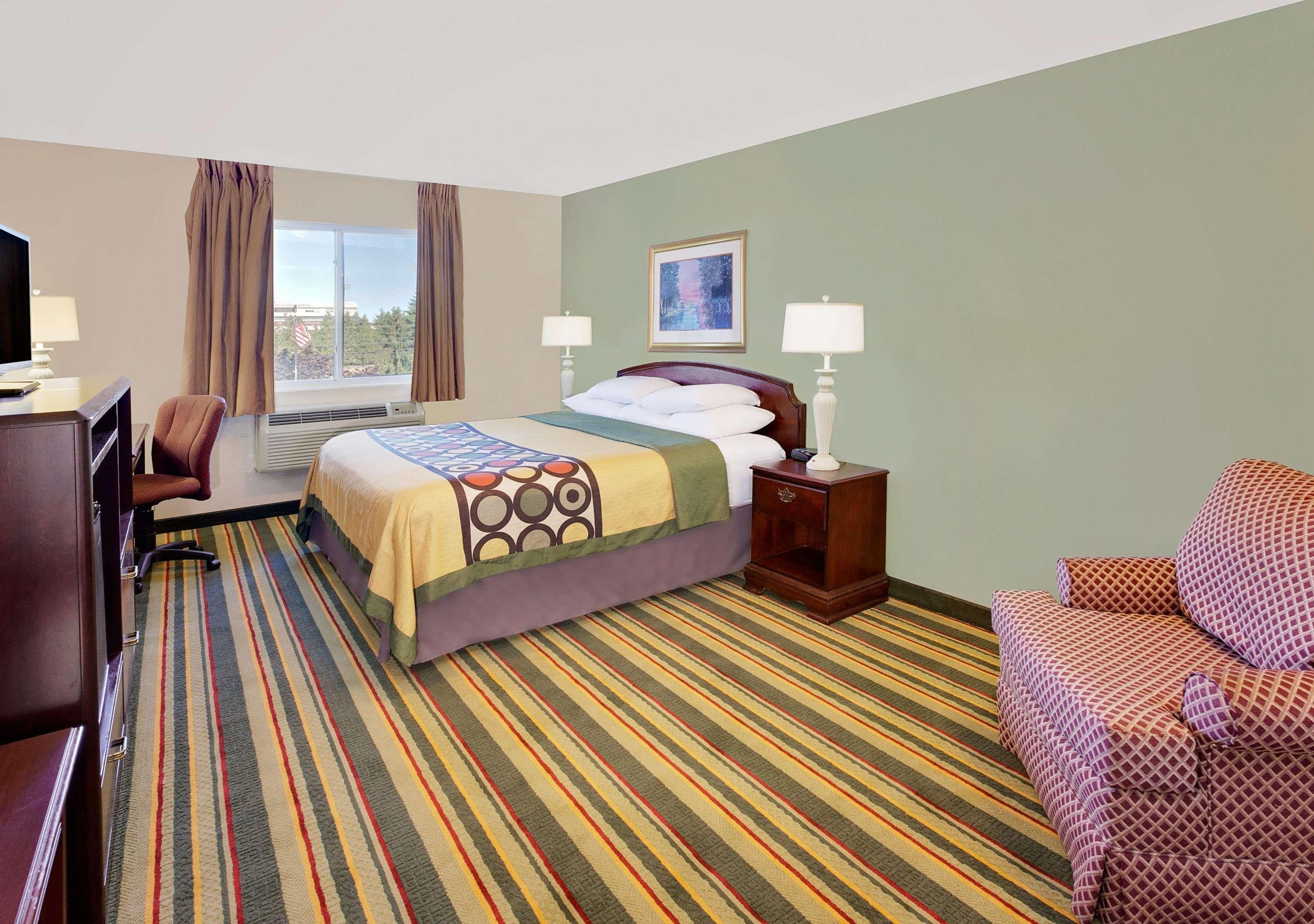Super 8 By Wyndham Mt. Pleasant Hotell Mount Pleasant Exteriör bild