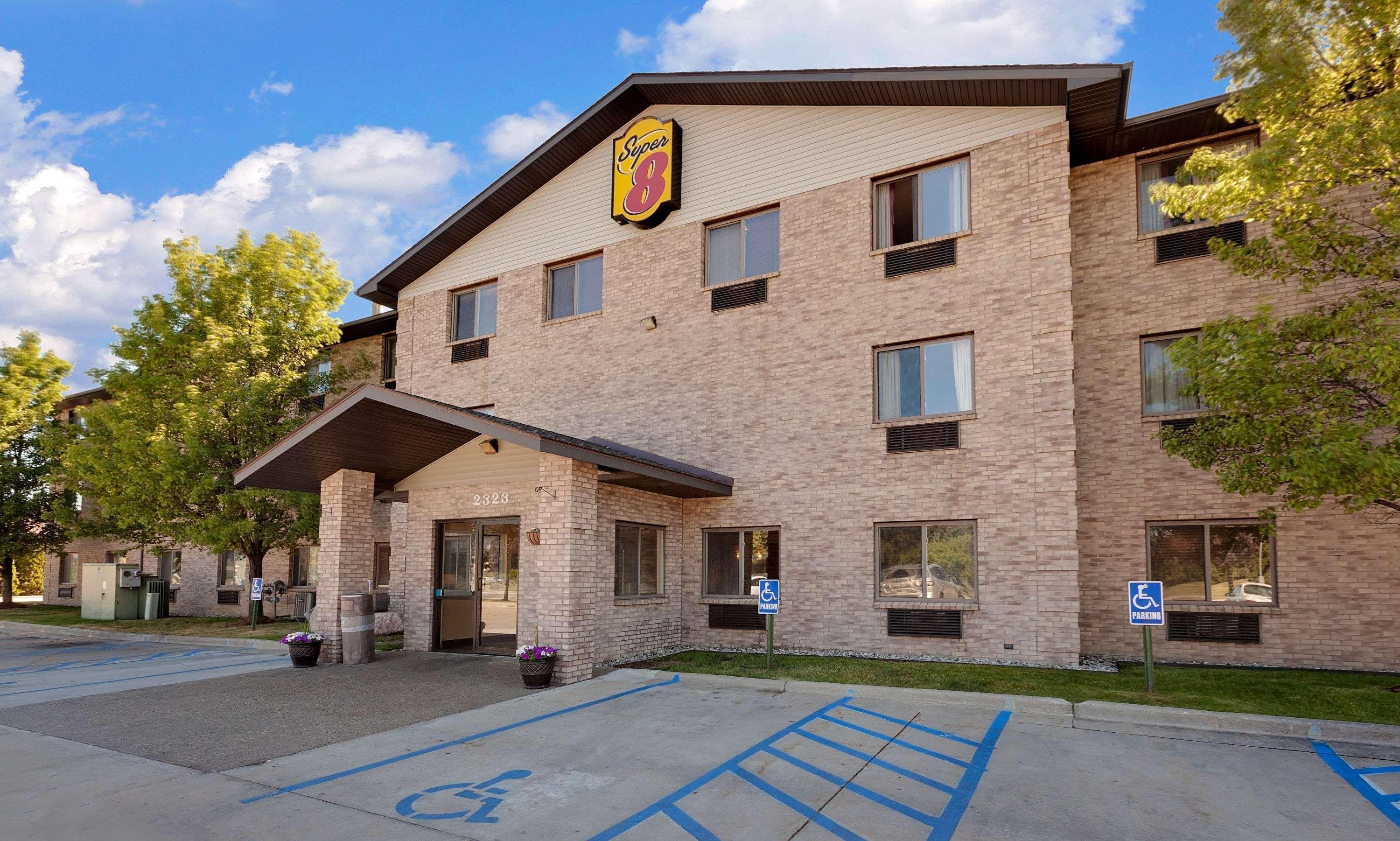 Super 8 By Wyndham Mt. Pleasant Hotell Mount Pleasant Exteriör bild