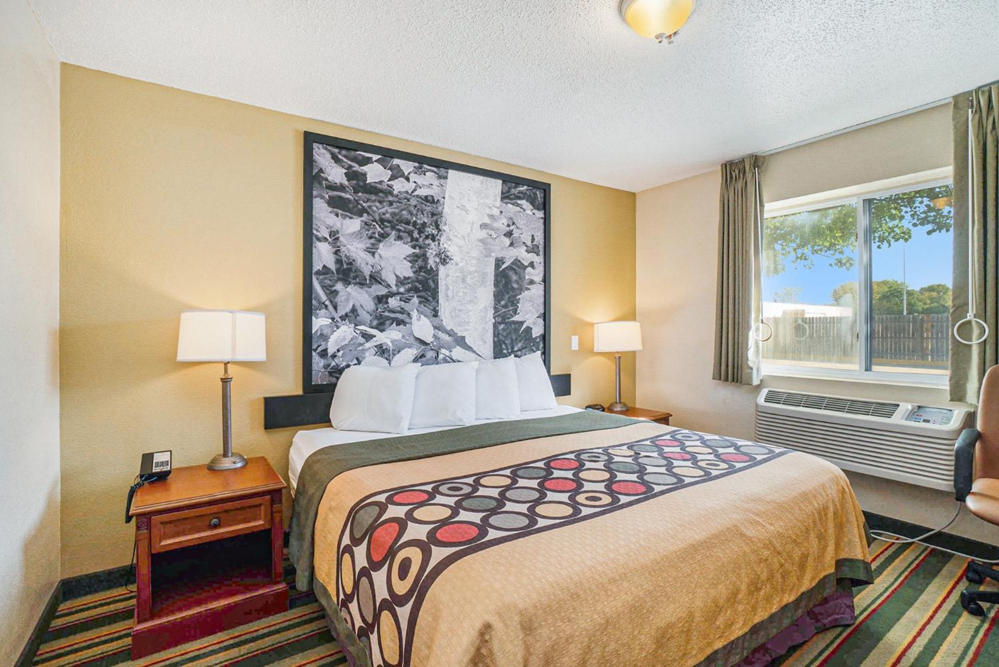 Super 8 By Wyndham Mt. Pleasant Hotell Mount Pleasant Exteriör bild