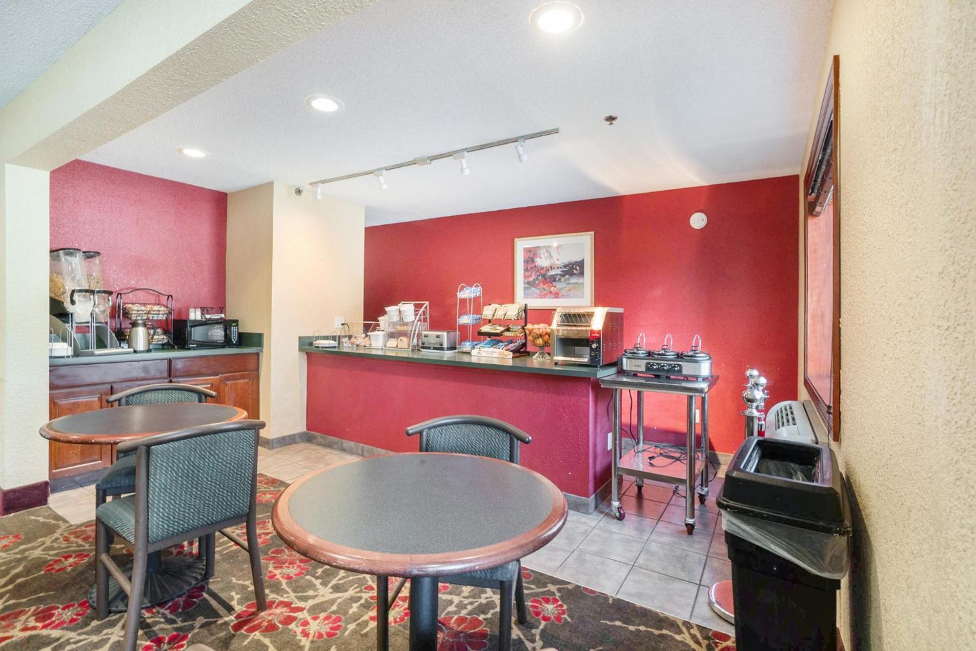 Super 8 By Wyndham Mt. Pleasant Hotell Mount Pleasant Exteriör bild