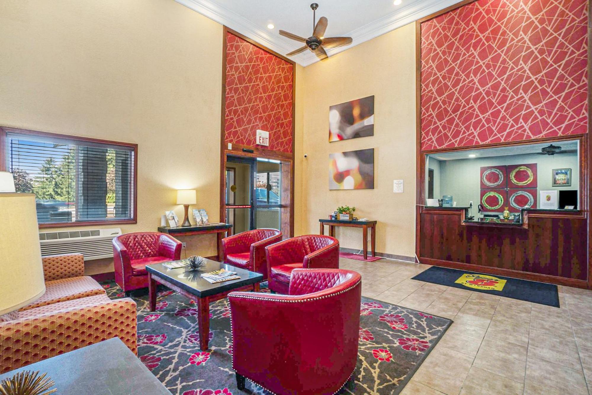 Super 8 By Wyndham Mt. Pleasant Hotell Mount Pleasant Exteriör bild