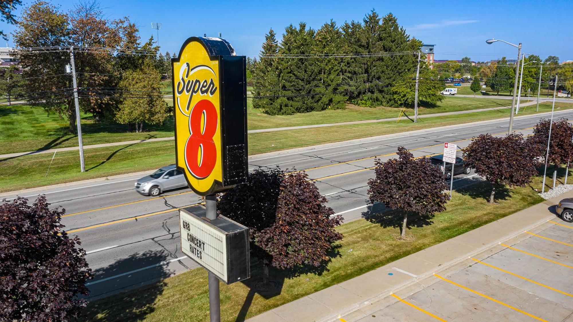 Super 8 By Wyndham Mt. Pleasant Hotell Mount Pleasant Exteriör bild