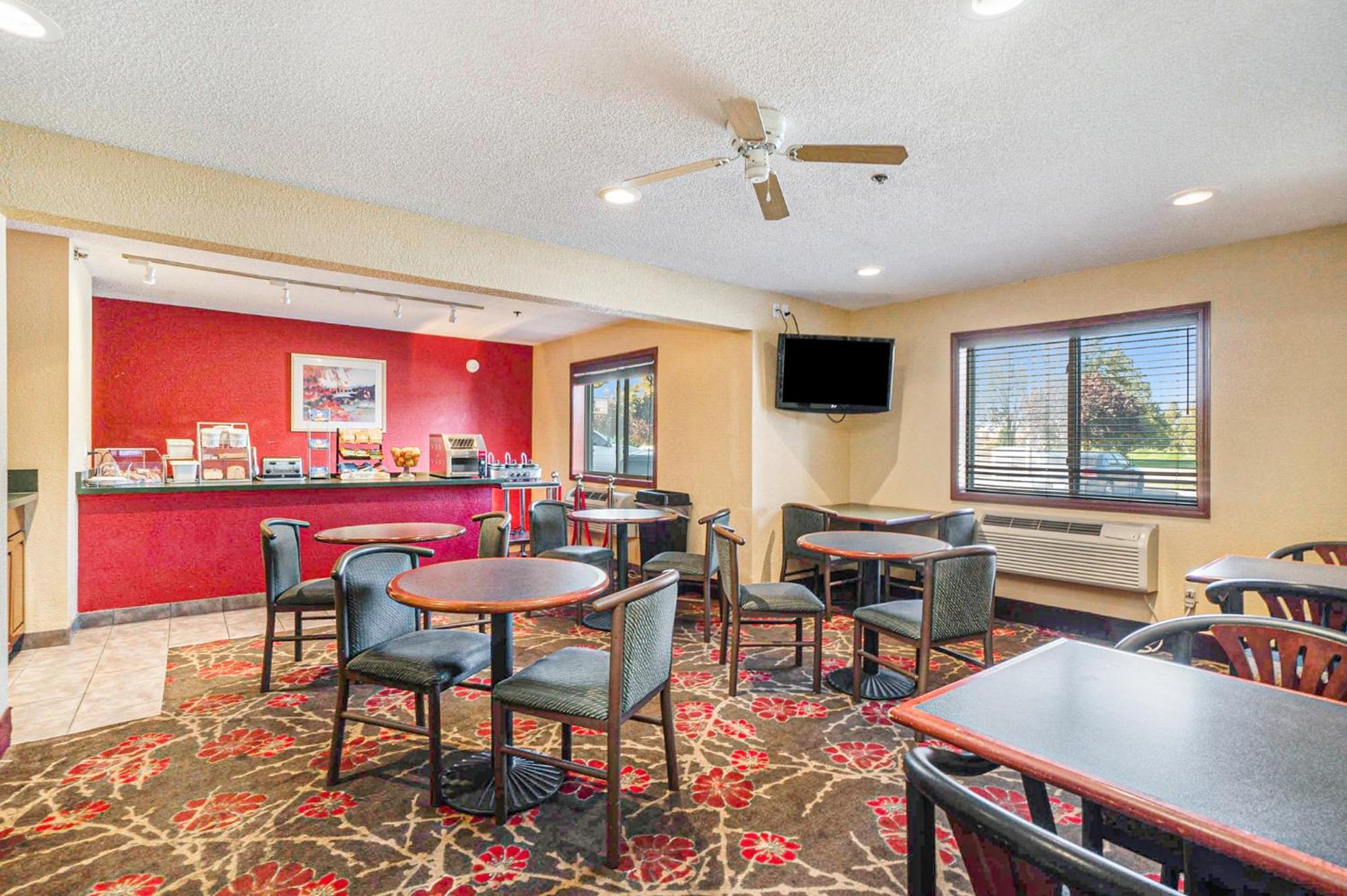 Super 8 By Wyndham Mt. Pleasant Hotell Mount Pleasant Exteriör bild