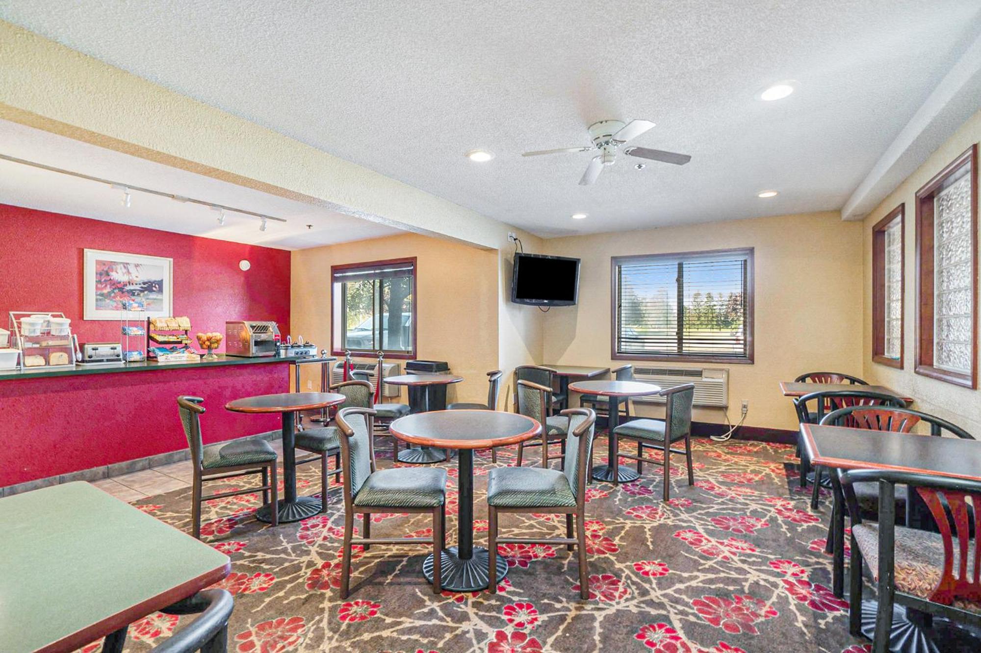 Super 8 By Wyndham Mt. Pleasant Hotell Mount Pleasant Exteriör bild