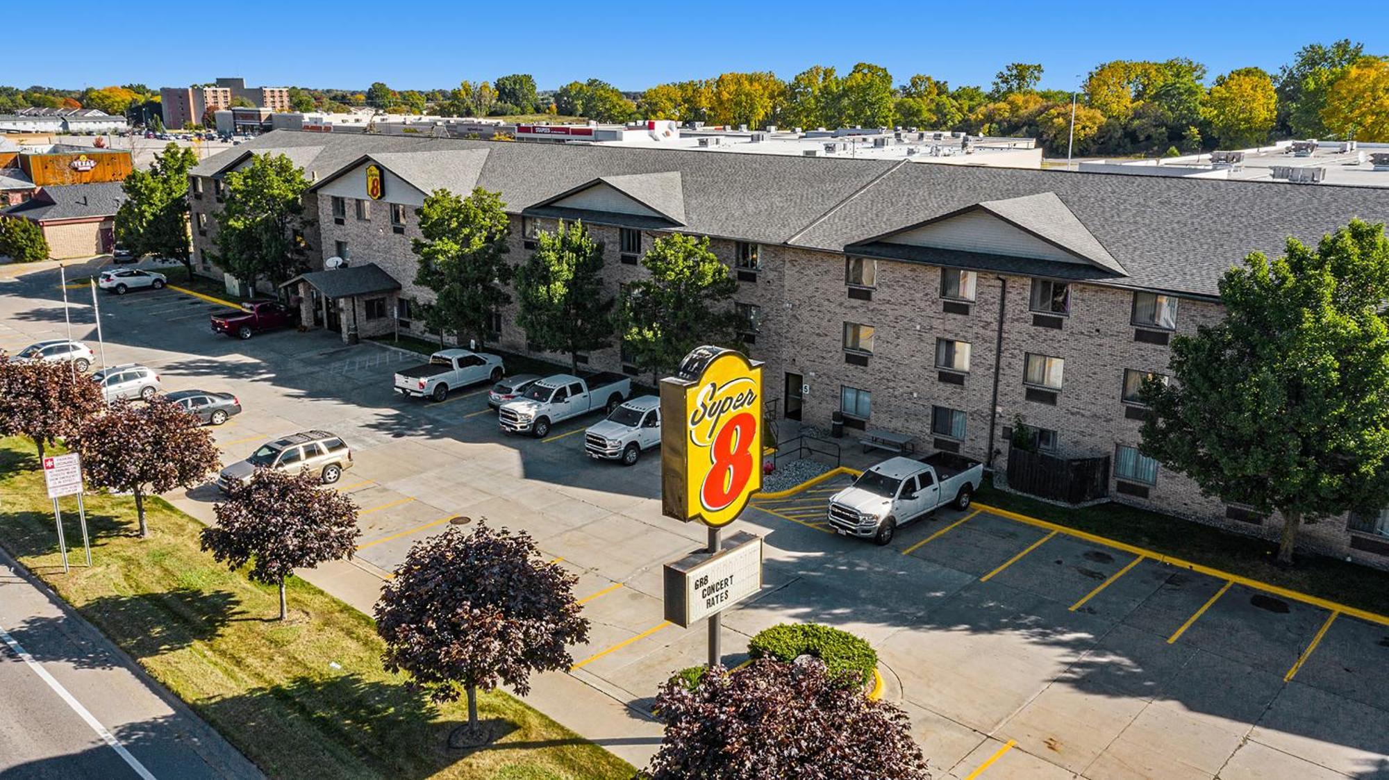 Super 8 By Wyndham Mt. Pleasant Hotell Mount Pleasant Exteriör bild