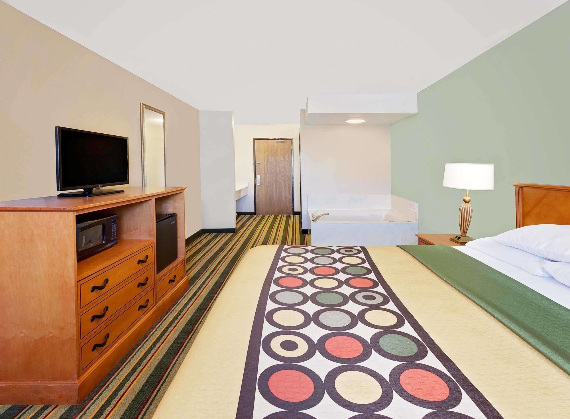 Super 8 By Wyndham Mt. Pleasant Hotell Mount Pleasant Exteriör bild